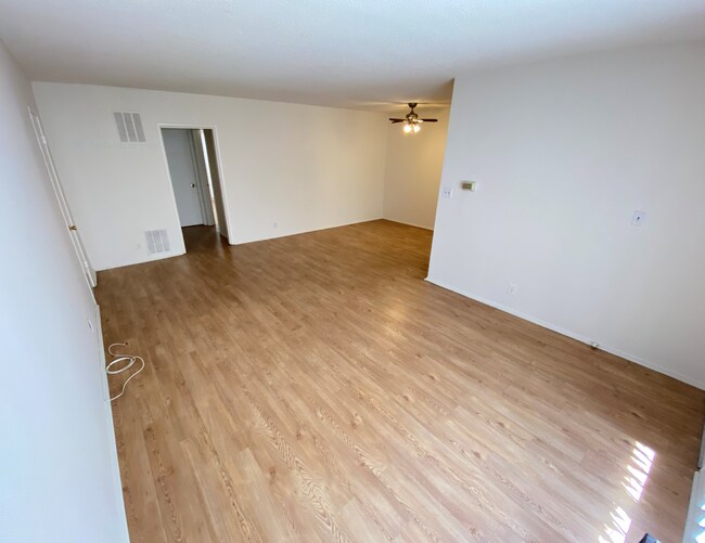 Building Photo - 1022 N Orange Grove Ave