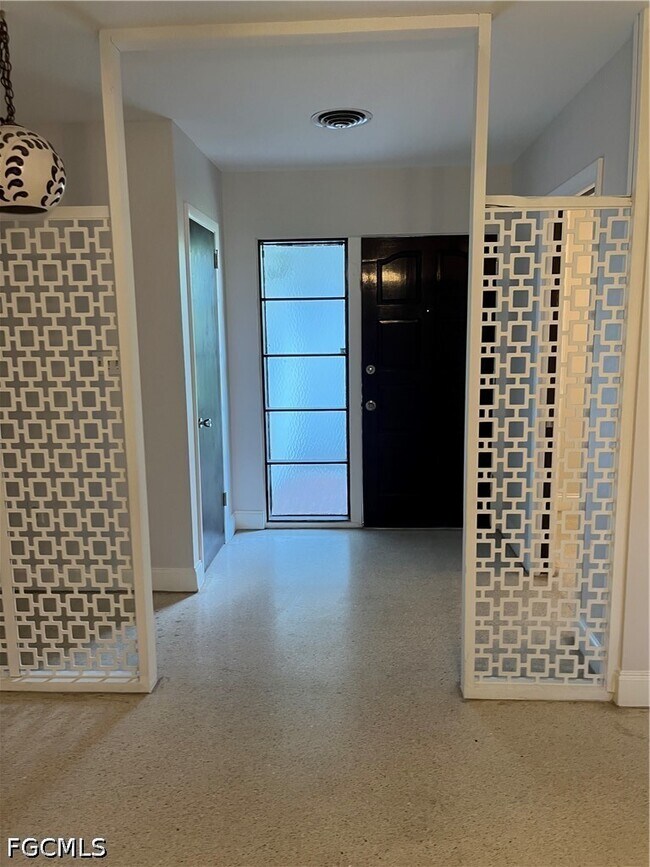 Foto del edificio - 2031 Maravilla Cir