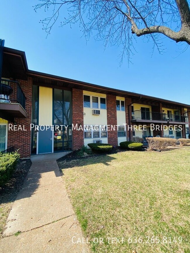 Building Photo - 7435 Hazelcrest Dr