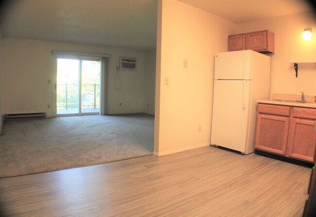 Foto del edificio - Large 2 bedroom 1 bathroom in the heart of...