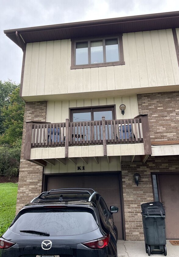 Primary Photo - 3 Bedroom/ 1.5 Bath Townhome - Med Center/...