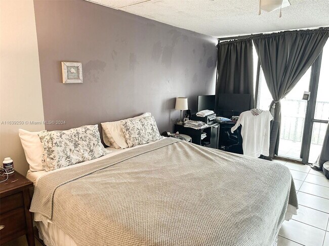 Foto del edificio - 2049 S Ocean Dr