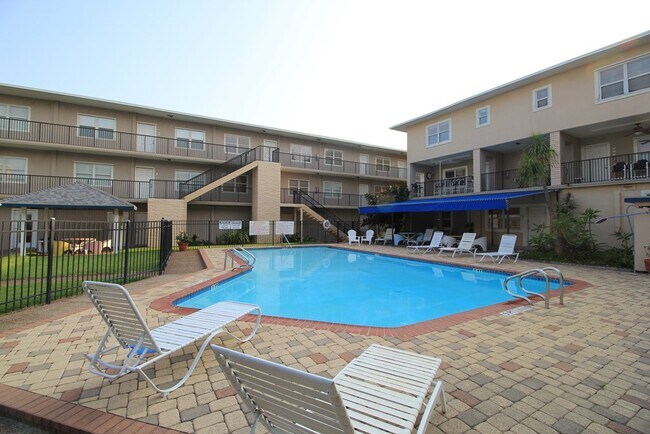 Building Photo - 200 W Sunny Isle Dr