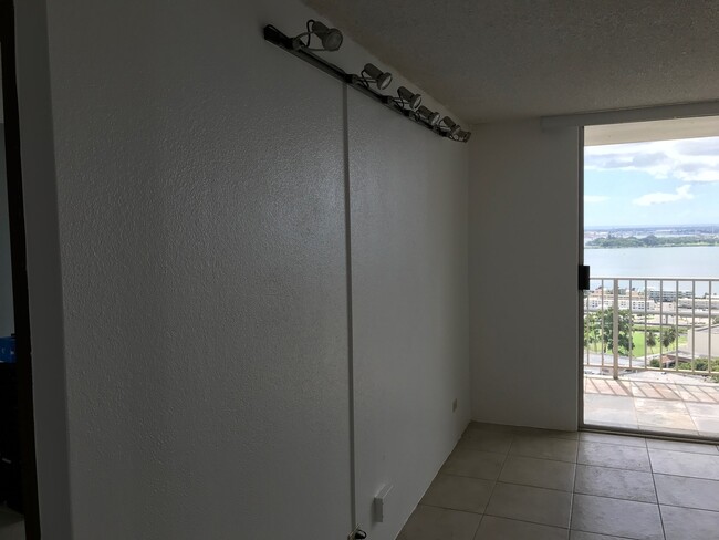 Foto del edificio - CONVENIENTLY LOCATED 1 BEDROOM / 1 BATH AP...