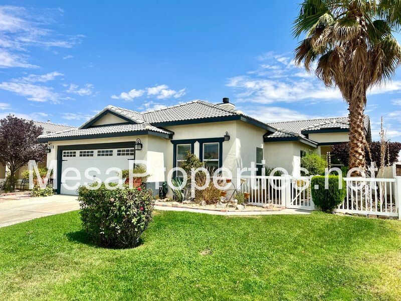 Primary Photo - 15590 Naples Ln