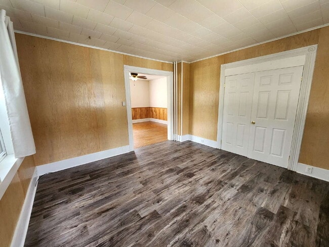 Building Photo - Charming 3 Bedroom Character home.