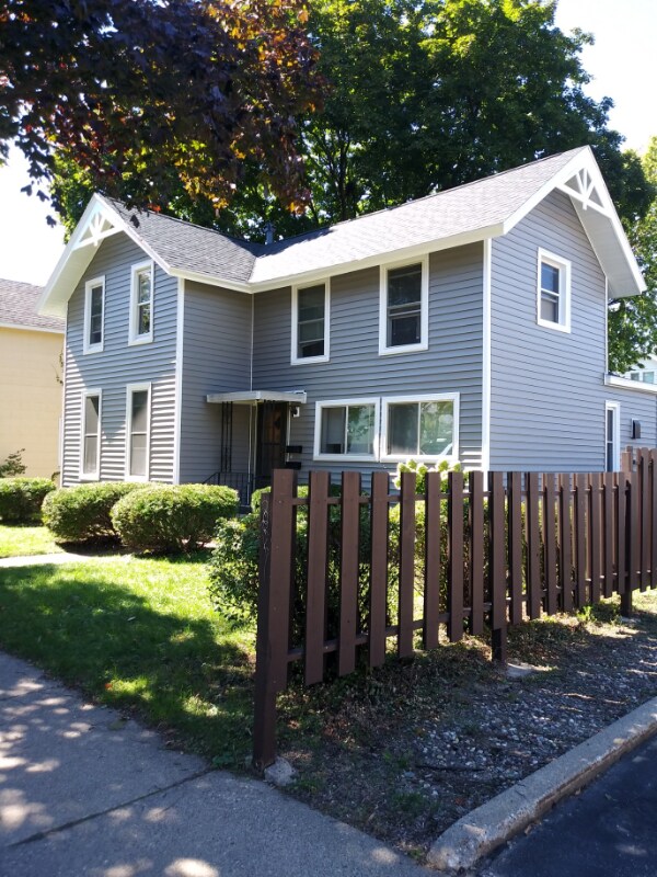Primary Photo - 415 Center St