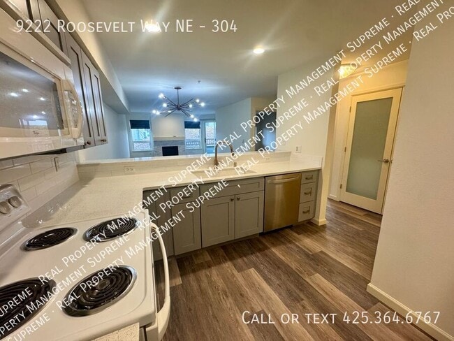 Building Photo - 9222 Roosevelt Way NE