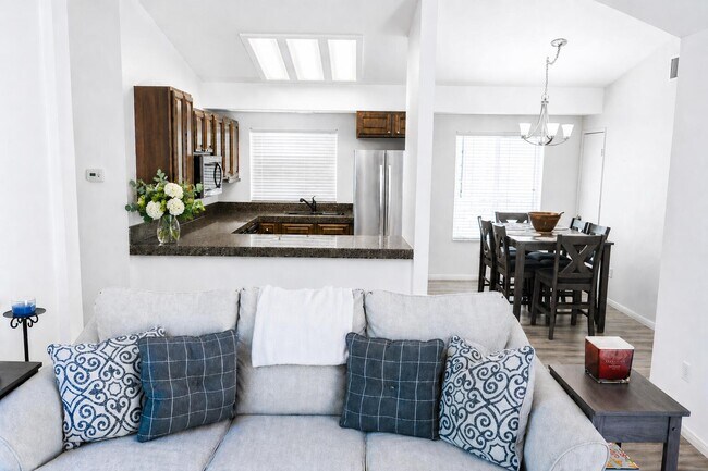 Building Photo - 77795 Sunnybrook Dr