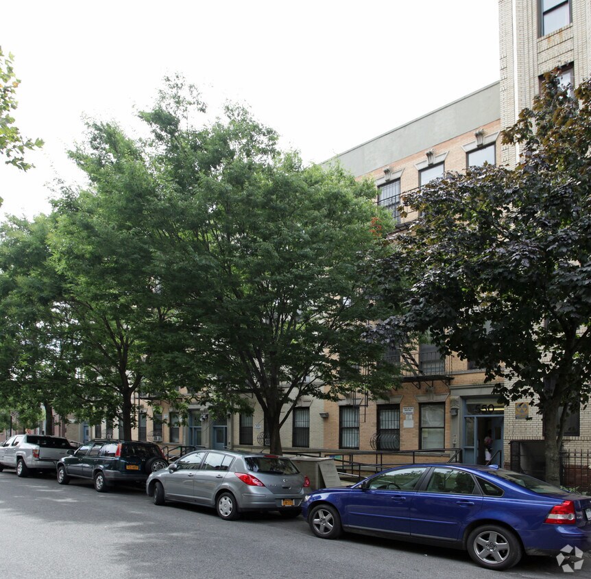 Building Photo - 550-556 St Johns Pl