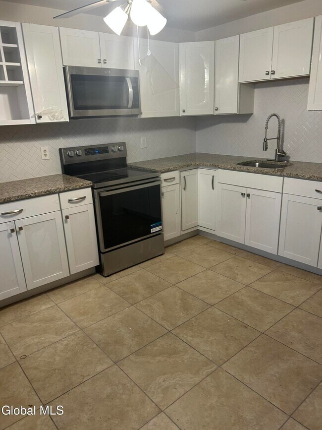 Foto del edificio - 18 1/2 Voorhees St