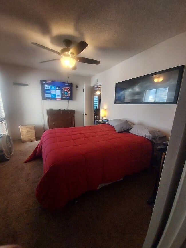 Imagen n.° 2 de habitación de alquiler privado - 2100 W Palmyra Ave