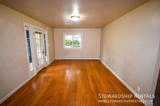 Building Photo - Charming 4 Bd- South Campus!