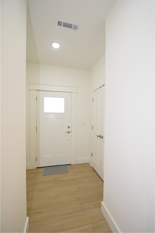 Building Photo - 702 Sun Meadows Loop