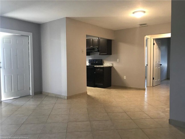 Building Photo - 1331 W Allamanda Blvd