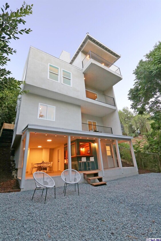 Primary Photo - 647 Dimmick Dr