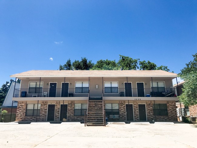 Building Photo - 3509 N Nesbitt Ave