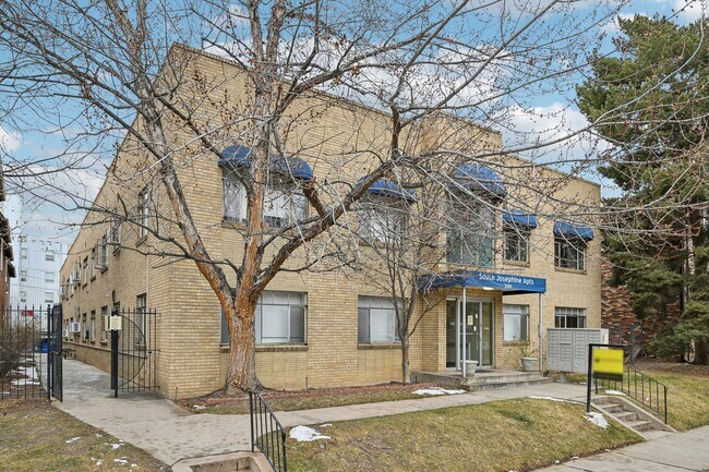 Foto del edificio - South Josephine Apartments