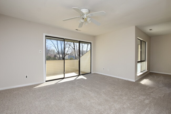 Building Photo - 10 E Daisy Ln