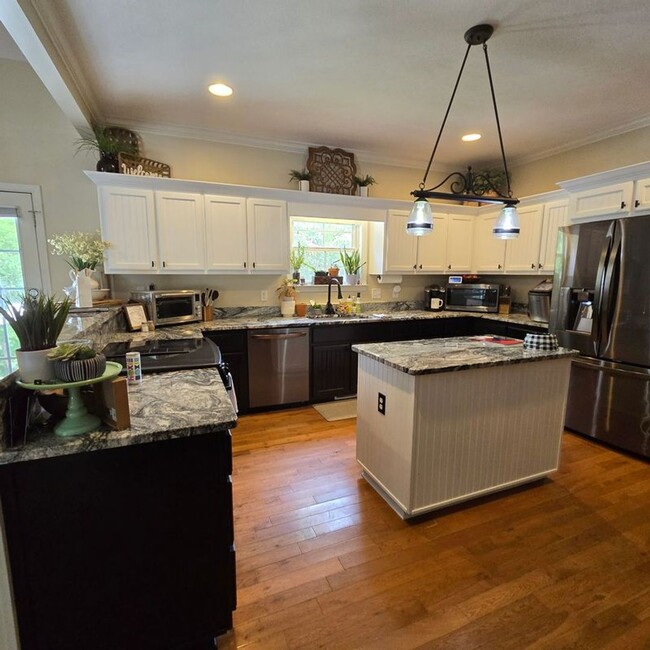 Foto del edificio - Spacious Buckhead home