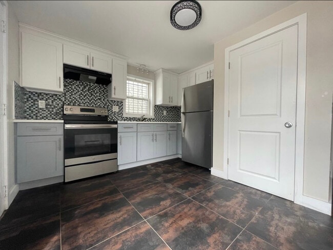 Building Photo - 363 Halladay St