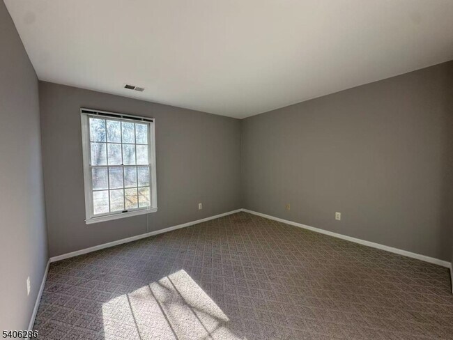 Foto del edificio - 95 Jamestown Rd