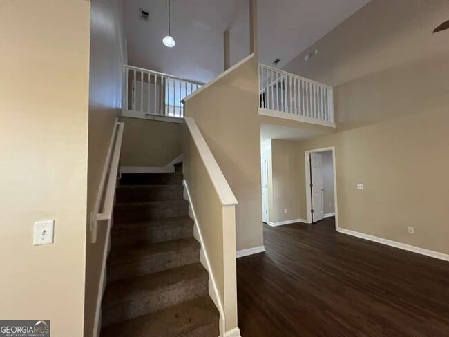 Foto del edificio - 517 Lake Jordan Blvd W