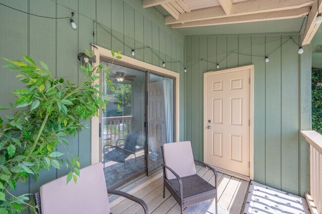 Foto del edificio - Stunning 2 Bedroom Townhouse in Fort Walton Beach!