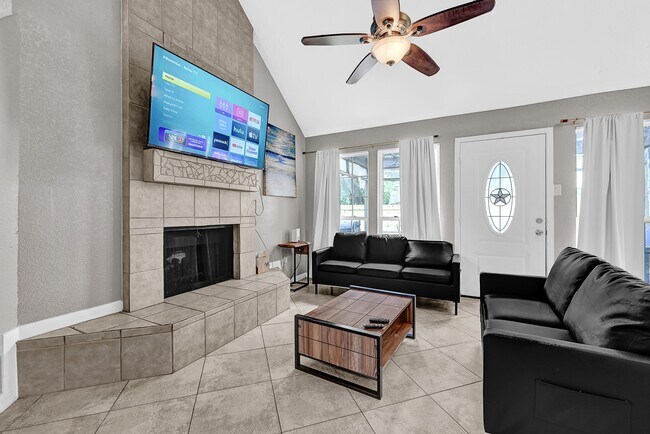 Foto del edificio - 4510 Beechcraft St