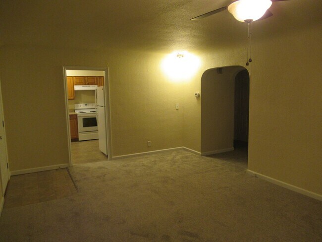 Foto del edificio - Three Bedroom Home in South Salem