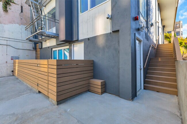 Building Photo - 1355 Lombard