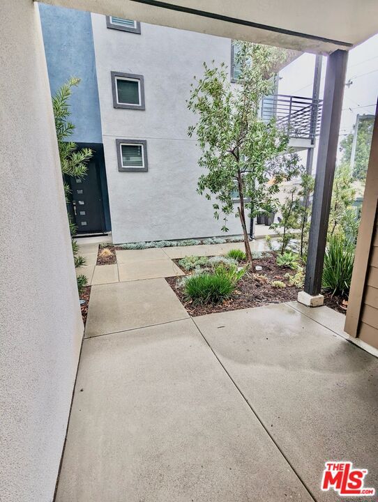 Building Photo - 14359 Van Ness Ave