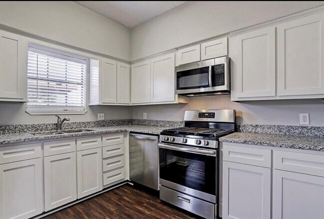 Foto del edificio - 10733 Sandpiper Dr
