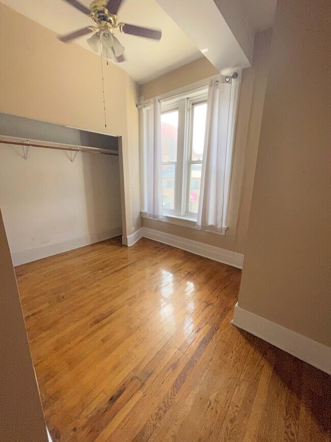 Foto del edificio - 2683 N Halsted St