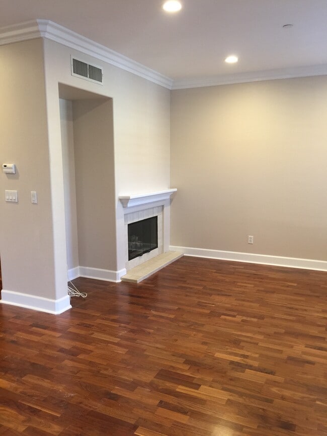 Foto del edificio - 1317 Corte Alemano