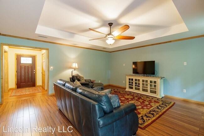Building Photo - 3 br, 2 bath House - 4404 Mayfield Lane*