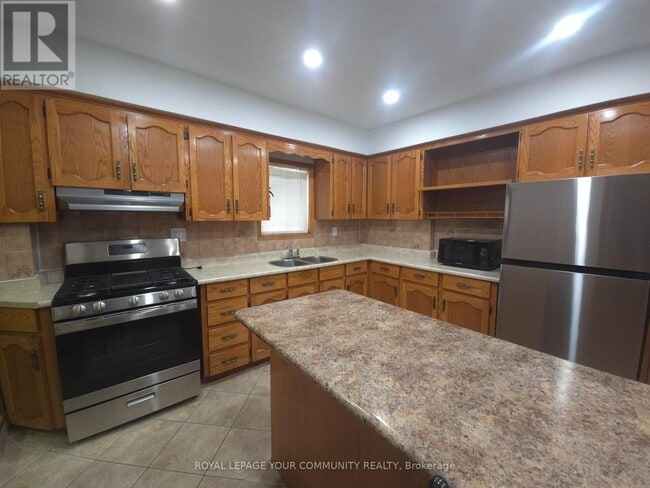 Building Photo - 5 Rideau Ave