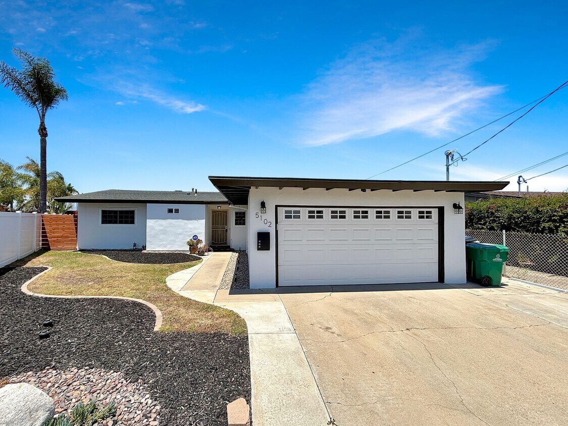 Primary Photo - Charming & Spacious 3BD/2BA House in Clair...