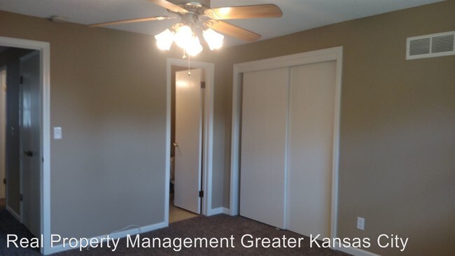 Building Photo - 5517 Crest Dr