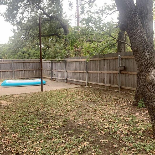 Building Photo - 1625 Woodcrest Dr