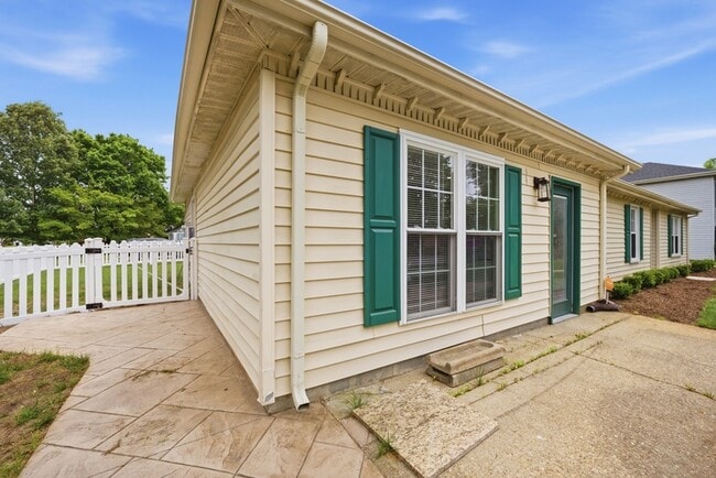 Building Photo - 2252 Newstead Dr