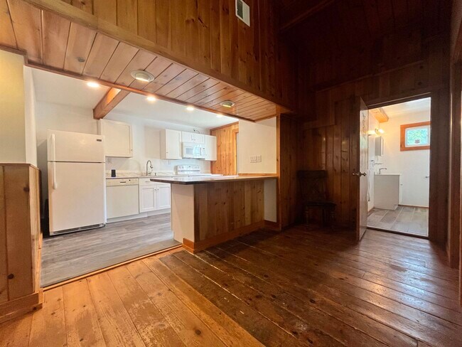 Building Photo - 514 US-302