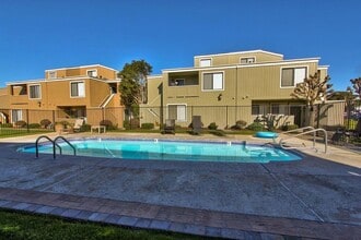 Building Photo - 820 Casanova Ave