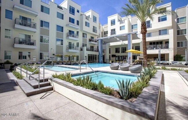 Foto del edificio - 4949 N 7th St