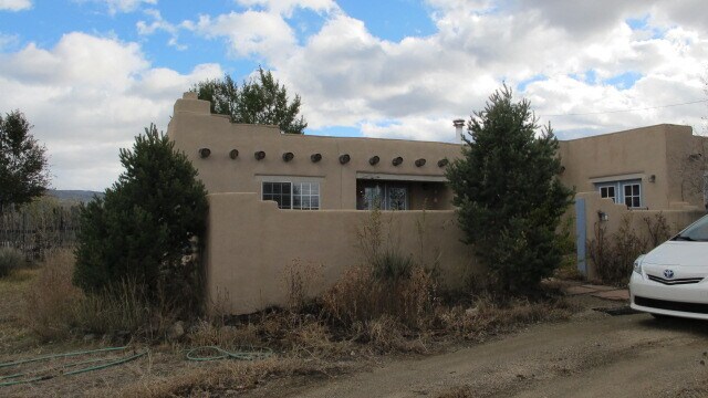 Building Photo - 330 Chamisa Rd