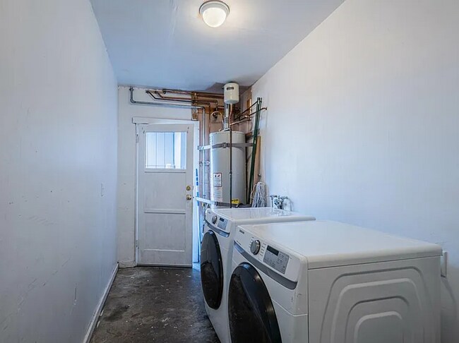 Foto del edificio - Charming Monterey Home in Quiet Neighborho...