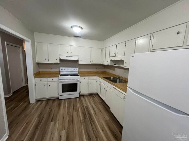 Building Photo - 1350 Fairchild St