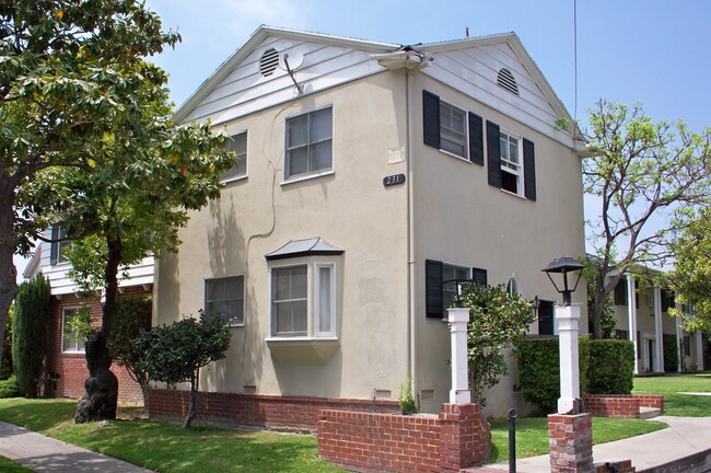 Building Photo - 231 W Olive St