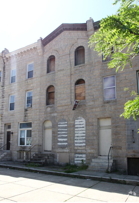 Building Photo - 203-209 E North Ave