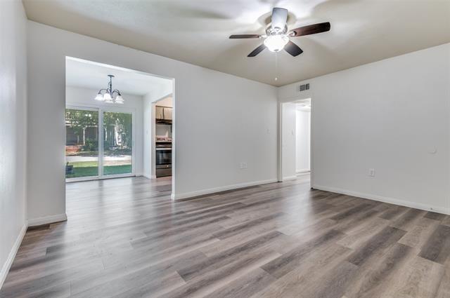 Foto del edificio - 428 N Dallas Ave